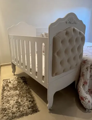 Berço mini cama branco com Capitonê.