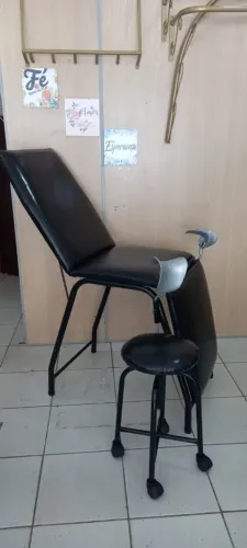 Vendo mesa ginecológica, macas, escadas e outros