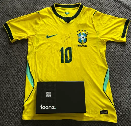 Camisa do Brasil autografada por Neymar Jr