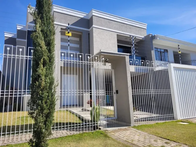 SOBRADO com 4 dormitórios à venda com 181.2m² por R$ 1.250.000,00 no bairro Novo Mundo - C