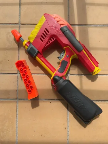 Nerf Iron Man Stark Industries N.R.F. 425 Hasbro + Pente