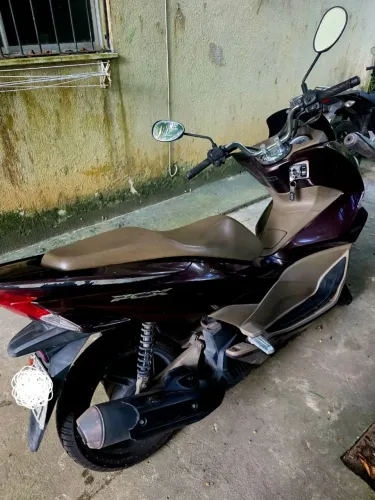 Moto em prefeitas condições pronto para transferência 