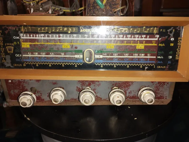 Chassi de rádio antigo valvulado 