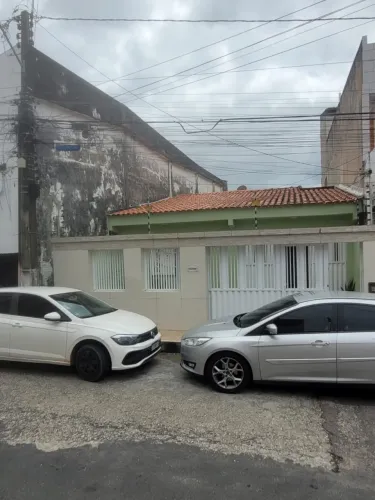Aluga- se Casa