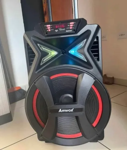 Caixa de som Amvox pancadão 700 watts.