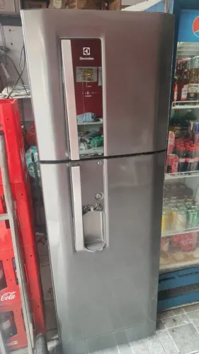 Geladeira Electrolux (com Dispenser de água)