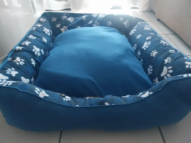 VENDO CAMA PARA PET AZUL ALTAMENTE CONFORTÁVEL E LAVÁVEL PARA PET