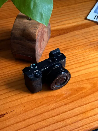 Câmera Sony a6300 somente 16 mil cliques