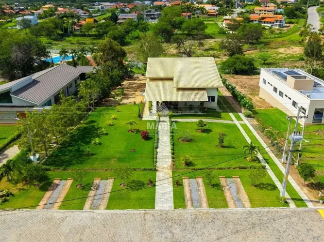 Casa de condomínio com ampla área verde e 05 suítes à venda em Gravatá/PE!