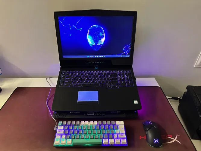Alienware 17 R5 | i7-8750H | GTX 1070 8GB | 16GB | 2TB SSD + Kit Game