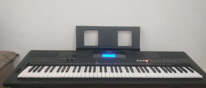 Teclado Yamaha PSR EW400 - Top