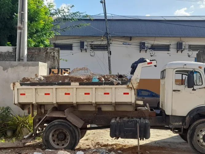 REMOÇÃO DE ENTULHO 
