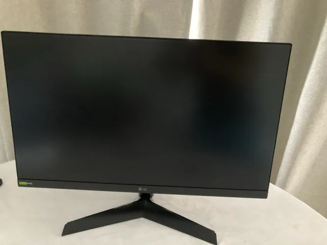 LG ULTRAGEAR 24 POL. 180HZ