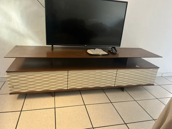 Vendo Rack conservado , madeira boa !