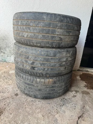 Pneus bridstone 18 225 40
