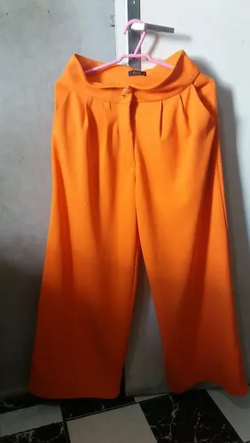 Vendo essa calça boca larga estilosa!