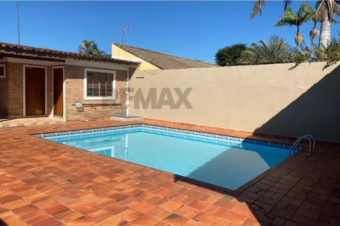 Casa com 3 dormitórios, sendo 1 suíte, edícula, 280m por R$7.000,00 - Vila Thais - Atibaia