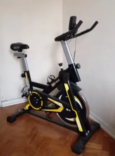 Bicicleta Ergométrica/Spinning da WCT com Roda de Inèrcia De 13kg 