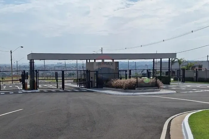 Terreno em Condomínio Fechado Villa America, com 305m²