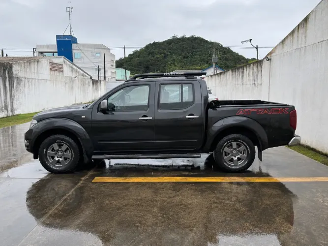Nissan Frontier SV AT. CD 4X4 2.5 TB Dies. Aut. 2015