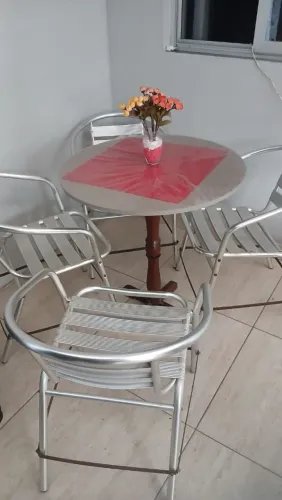 Mesa com cadeiras