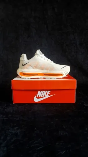 Tênis Nike Vomero Unisex - Branco e Laranja
