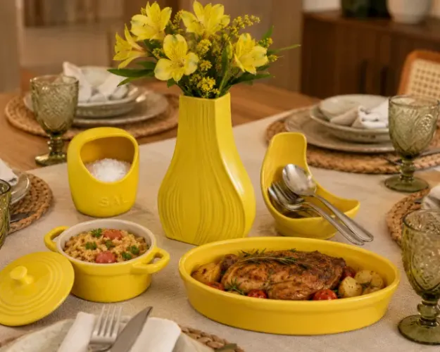 KIT CERAMICA MESA 5 PEÇAS-SALEIRO-ASSADEIRA OVAL-MINI CAÇAROLA-DESCANSO TALHERES-VASO