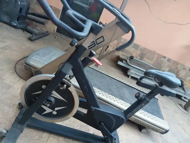 Esteira eletrica  mais  bike spinning 