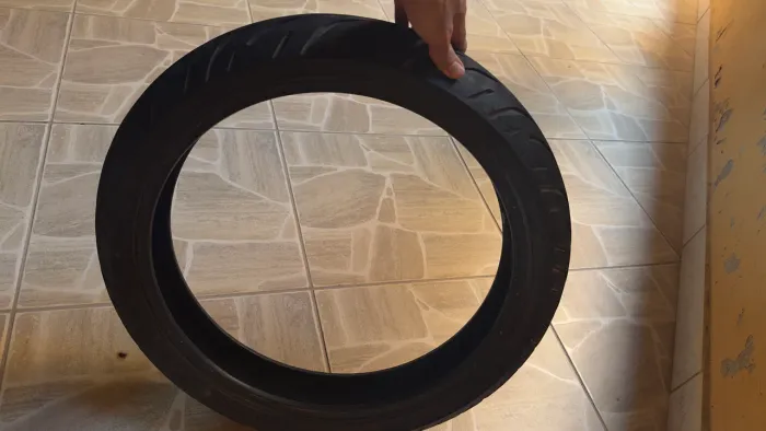 Pneu dianteiro 110/70-17 semi novo 