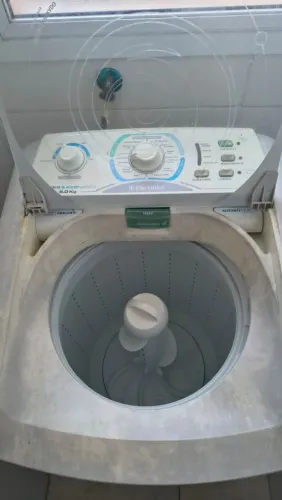 Máquina de lavar Electrolux funcionando perfeitamente, 8 quilos, 110 volts