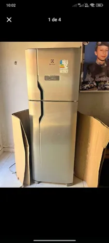Vendo geladeira semi nova 