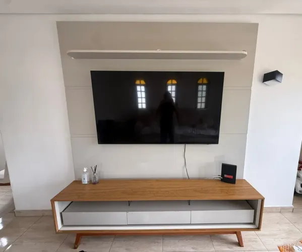Rack com painel para Tv.