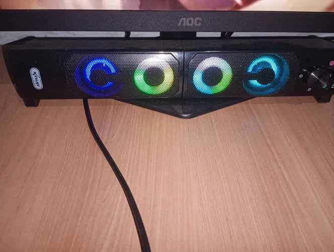 Caixinha de som com LED para computador