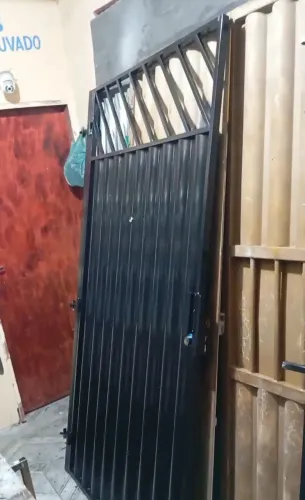 Portão de ferro social