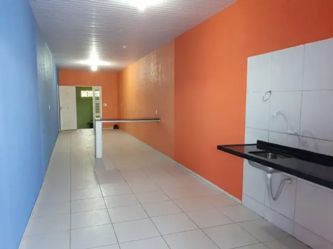 Casa em Acarape com garagem (02vgs), 02 suítes, sala, cozinha, área de serviço e quintal.