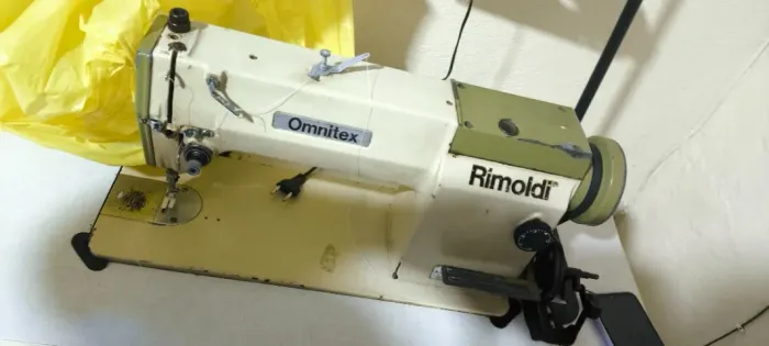 Máquina de costura reta industrial 