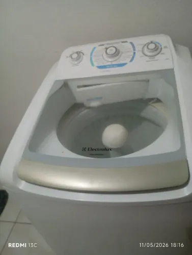 Vende-se máquina de lavar roupa. Marca Eletrolux 10kl. 450$ pra ir embora rápido