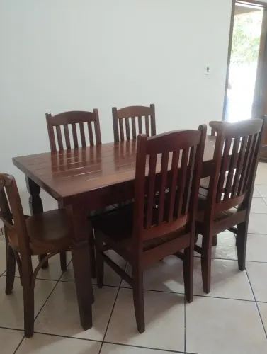 Jogo de mesa e cadeiras em Ypê roxo madeira de lei maciça,2 cadeiras eucalipto,NEGOCIAVEL.