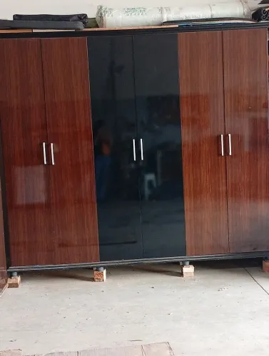 Guarda roupa semi novo 