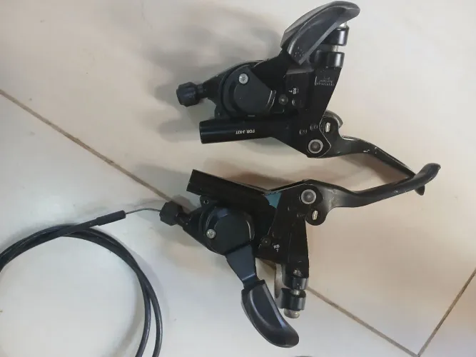 Freio e Trocador shimano 2 e 8 v, k7 8v, pedivela 2v e movimento central