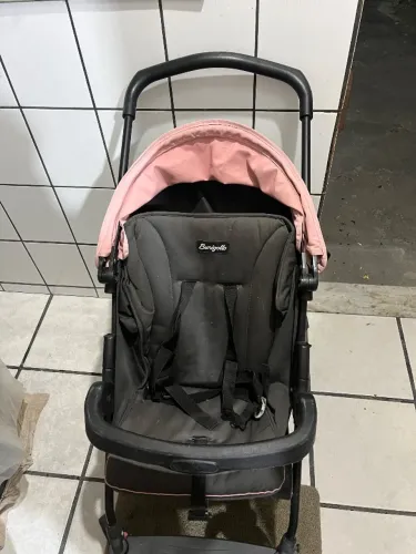 Carrinho de bebê rosa Burigotto