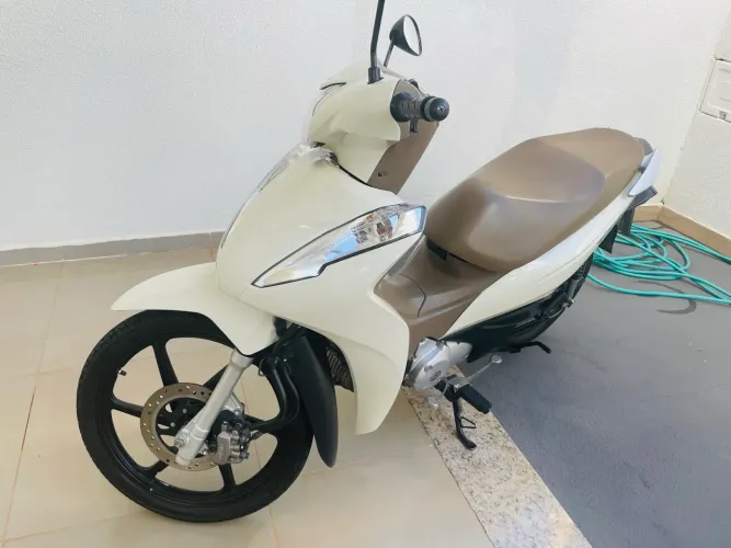 Biz 125 EX 2019/ branca pérola