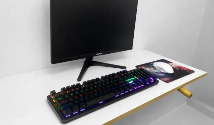 Monitor MYMAX 15 polegadas,Teclado Logitech mecânico com fio, Mouse Lemox e mouseped KNUP