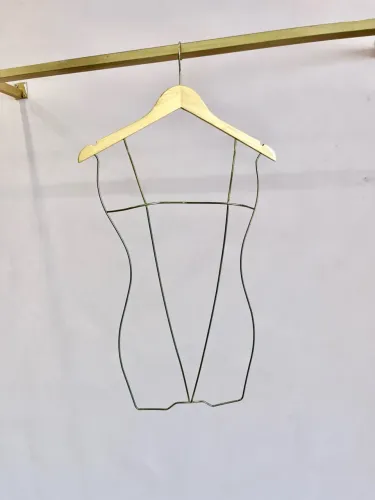 Cabide silhueta 3D