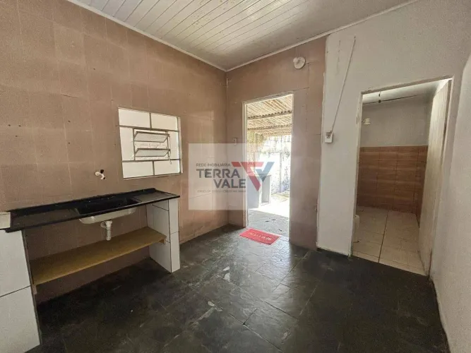 ALUGA-SE CASA NO BAIRRO HEPACARÉ - PERTO DO VELÓRIO MUNICIPAL - 2 QUARTOS