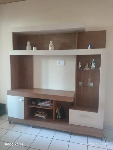 Estante sem os utensílios.