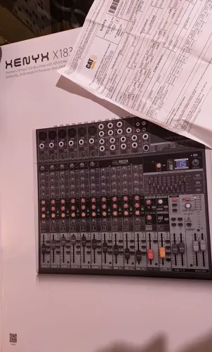 Mesa de som Beringher Xenix 1832