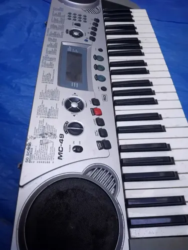 Teclado e violão.. liberação de espaço 