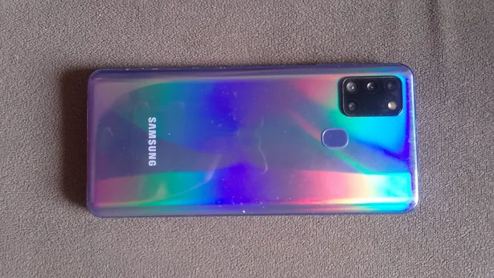 Vendo celular A21S semi novo funcionando perfeitamente 
