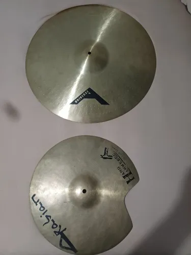 Vendo prato de bateria em ótima condições avatar universe de 22 polegadas